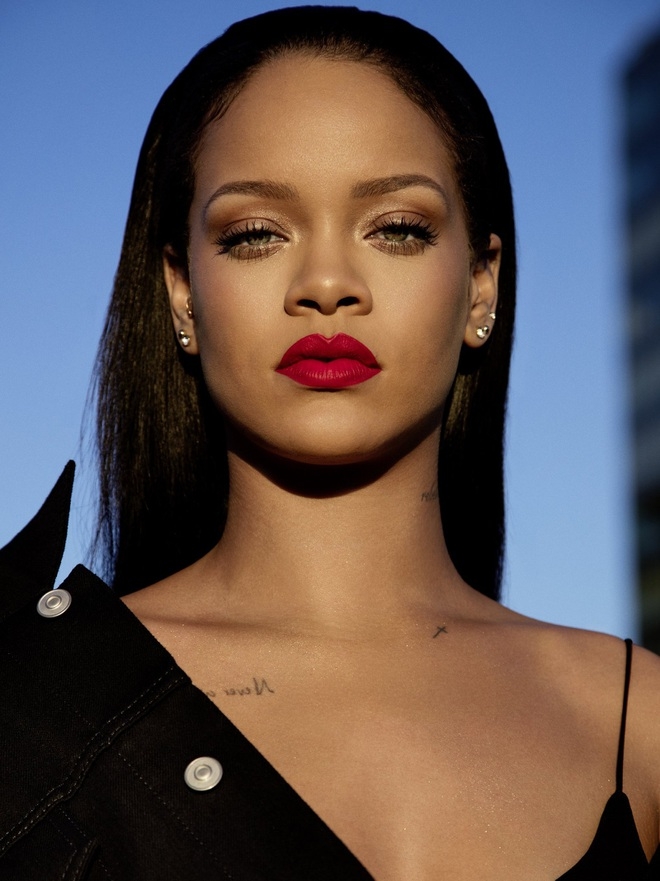 Nữ ca sĩ Rihanna.
