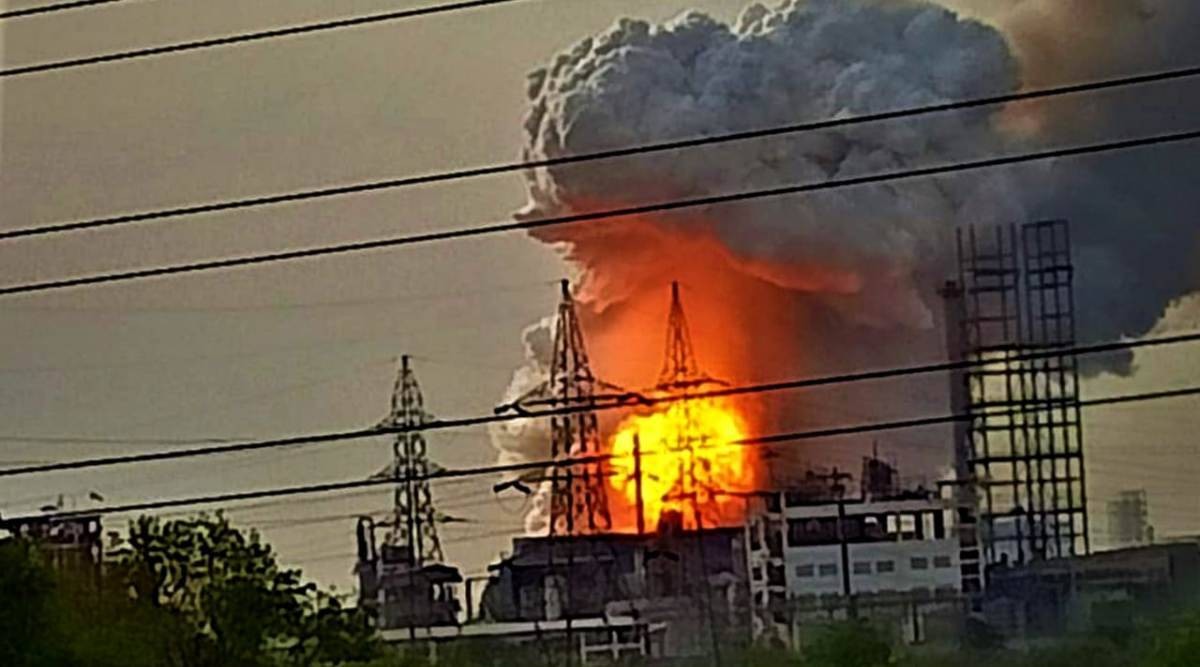 Tai nạn tàu hỏa ở Trung Quốc, Slovakia; nổ nhà máy hóa chất ở Ấn Độ; hàng chục người thương vong. (Nguồn Indian Express)