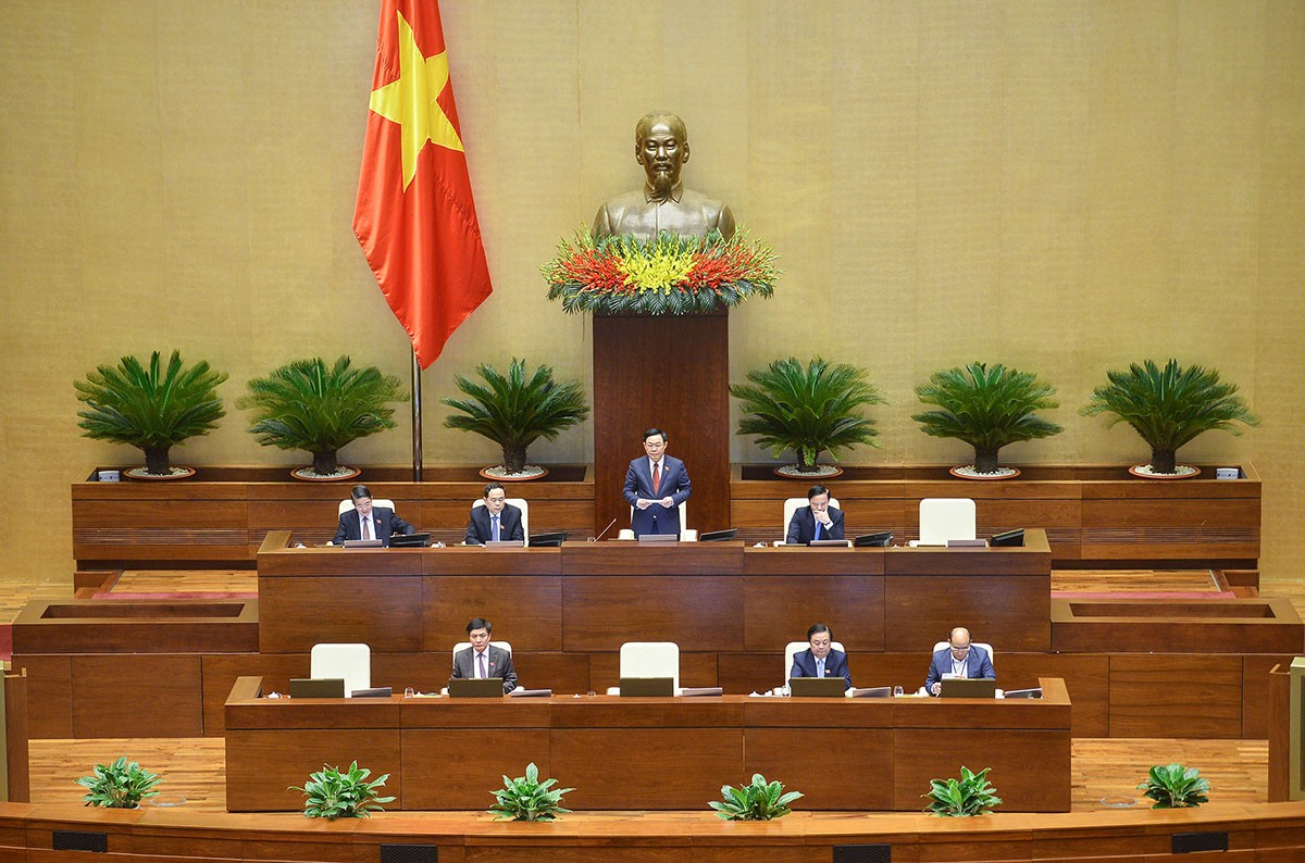 NA deputies discuss on-lending, government loan guarantee. (Photo: Quochoi.vn)