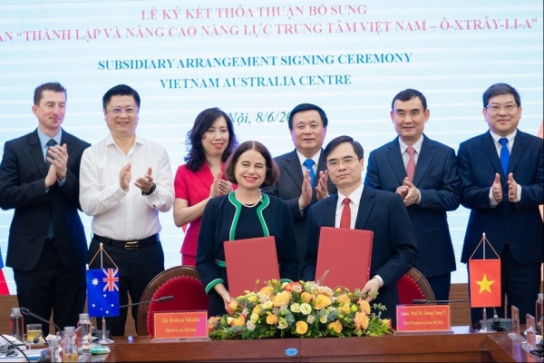 Cooperation agreement signed to implement the Vietnam-Australia Centre project