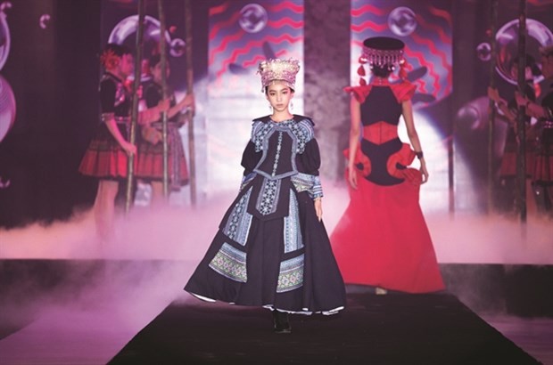 Vietnam International Fashion Tour to promote local tourism and culture. (Photo: VNA)