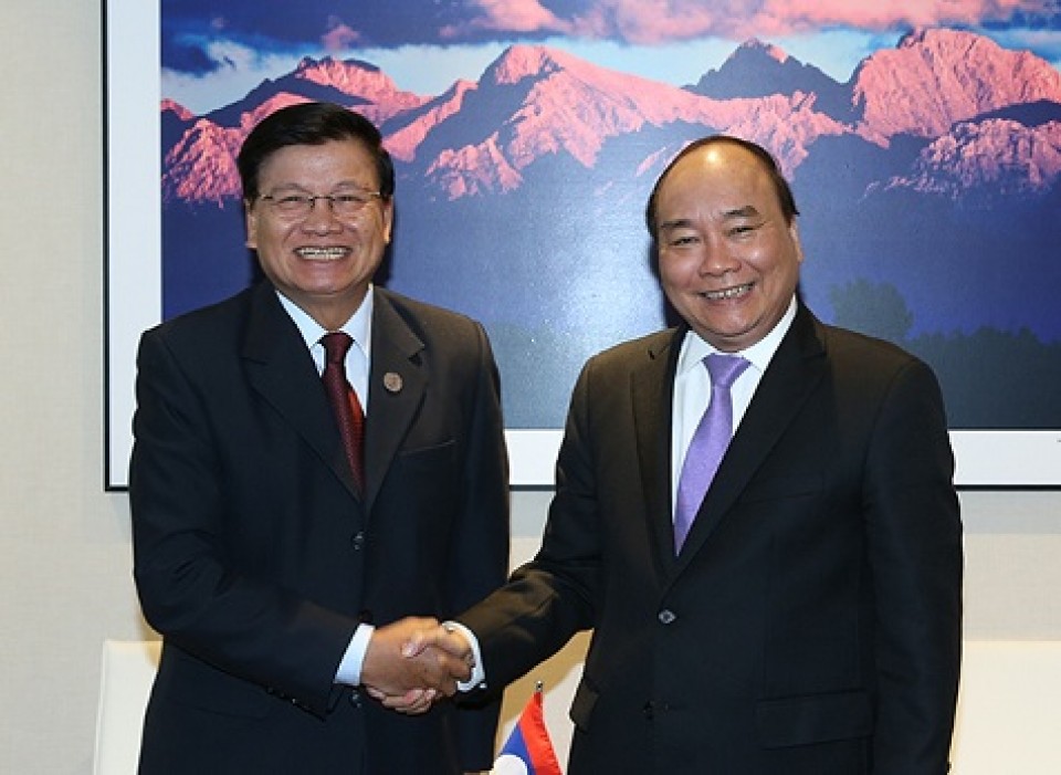 Thủ tướng Nguyễn Xuân Phúc gặp Thủ tướng Lào bên lề ASEM