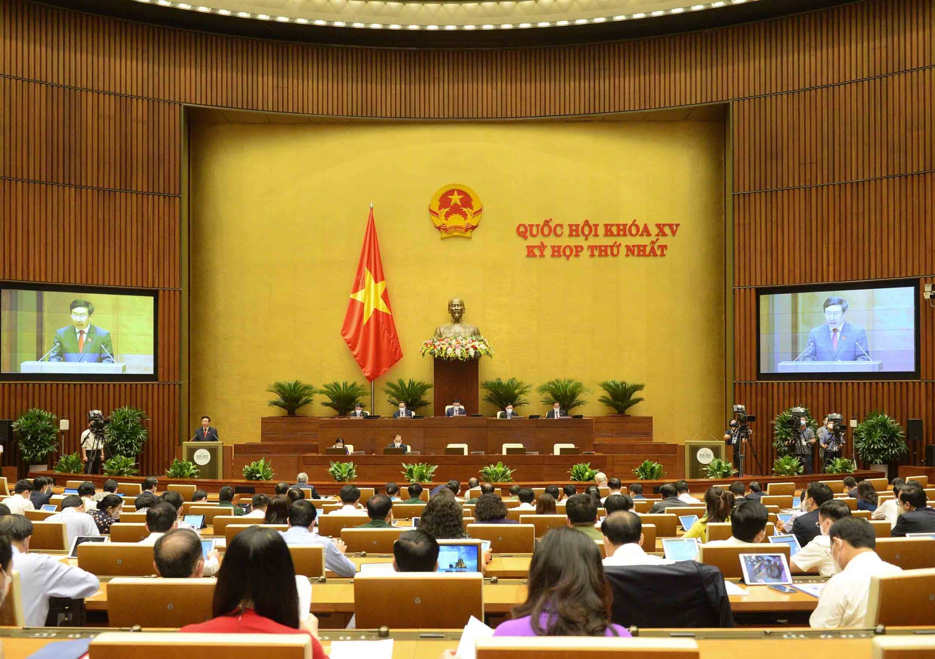 Phó Thủ tướng Phạm Bình Minh: Dù nhiều khó khăn, kinh tế-xã hội 6 tháng đầu năm giữ đà tăng trưởng