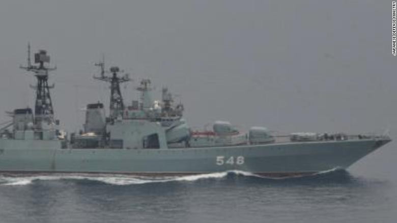 Tàu khu trục của Nga trong bức ảnh được Bộ Quốc phòng Nhật Bản công bố hồi tuần trước. (Nguồn: CNN)