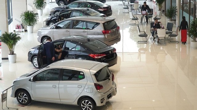 Automobile sales down 42% due to global semiconductor crisis