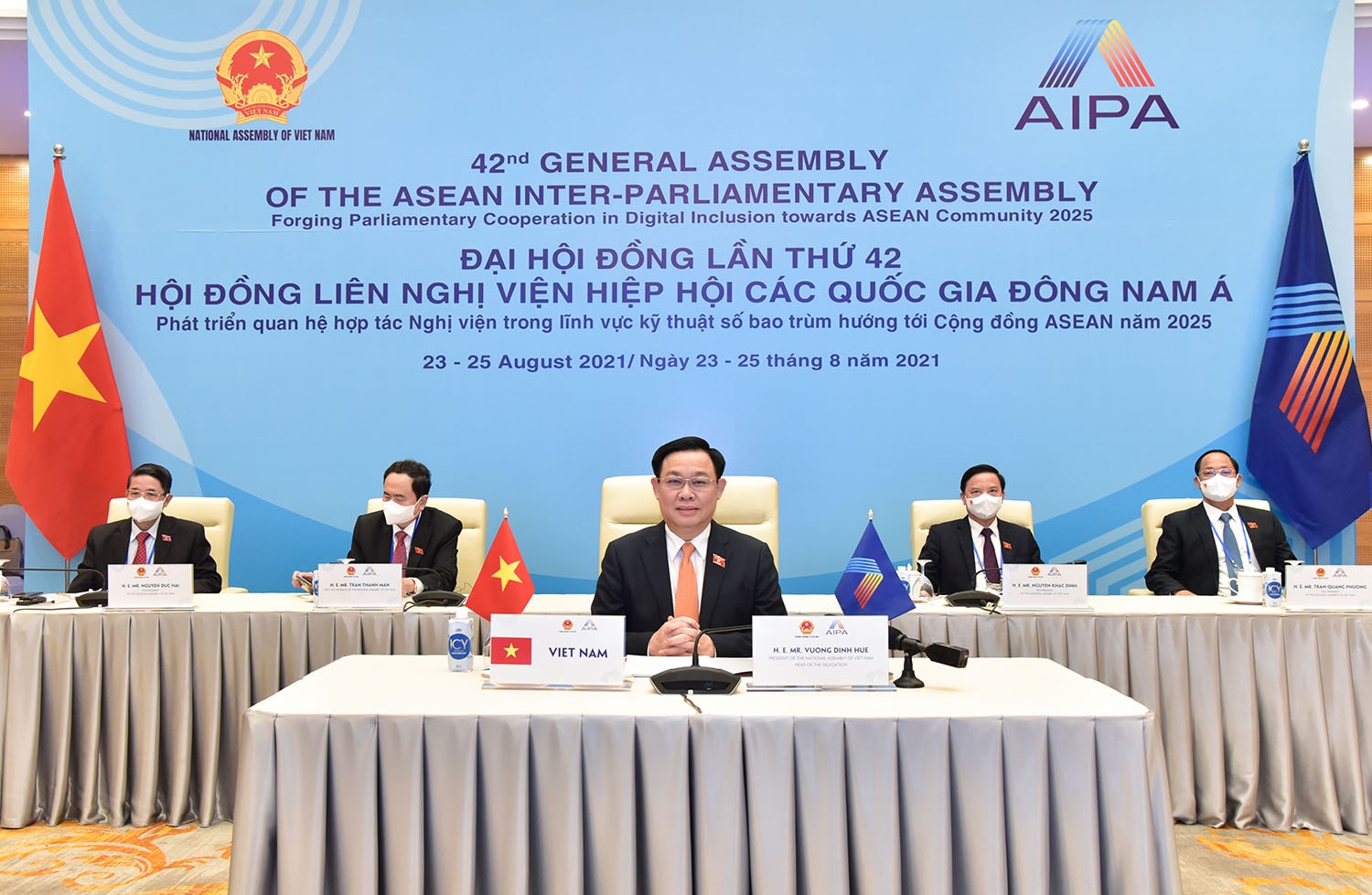 Chiều 23/8, Chủ tịch Quốc hội Việt Nam Vương Đình Huệ, Trưởng đoàn Đại biểu Quốc hội Việt Nam có bài phát biểu tại Đại hội đồng AIPA-42 theo hình thức họp trực tuyến.
