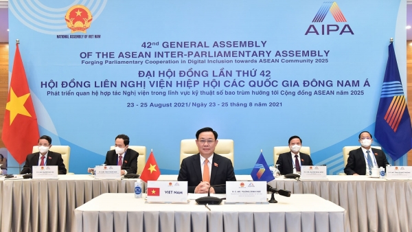 NA Chairman Vuong Dinh Hue attends AIPA-42 opening ceremony