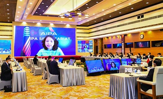 Tổng Thư ký AIPA Nguyễn Tường Vân phát biểu tại Phiên họp.