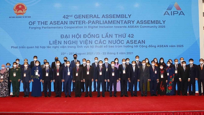 AIPA 42: Hướng tới cộng đồng ASEAN ‘gắn kết về chính trị, liên kết về kinh tế và sẻ chia trách nhiệm xã hội’
