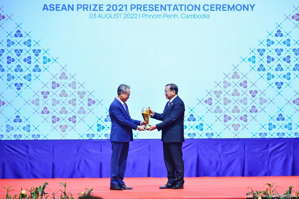 In the ceremony to give ASEAN Awards 2021. (Photo: Tuan Anh) In the ceremony to give ASEAN Awards 2021. (Photo: Tuan Anh)