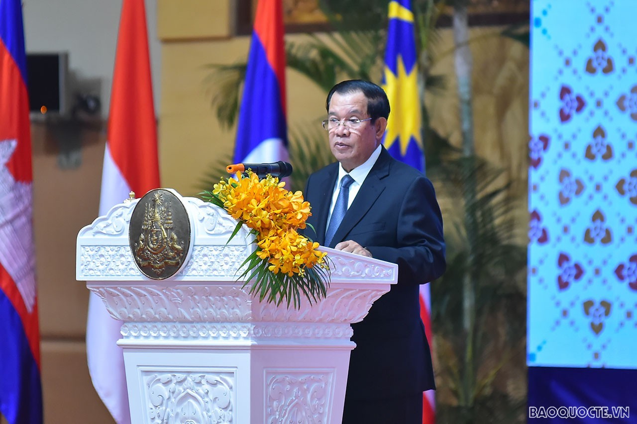 More than ever, ASEAN needs to unite, promote its centrality, and strive to build a cohesive, inclusive and cooperative community with the spirit of “Unity in Diversity,” Hun Sen urged. (Photo: Tuan Anh)