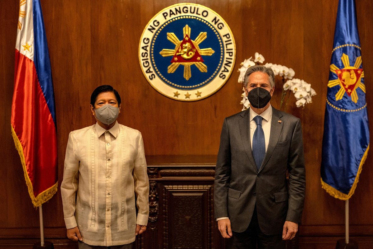 Philippine President Ferdinand Marcos Jr. and U.S. Secretary of State Antony Blinken pose for a photo at the Malacanang Palace in Manila, Philippines, August 6, 2022. Ezra Acayan/Pool via REUTERS
