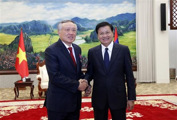 Chief Justice of the Supreme People’s Court of Vietnam Nguyen Hoa Binh (L) and General Secretary of the Lao People's Revolutionary Party and President of Laos Thongloun Sisoulith. (Photo: VNA)