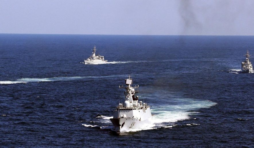 Tàu chiến Trung Quốc đi vào giữa các đảo Okinawa và Miyako, Nhật điều Lực lượng phòng vệ tới 'thu thập thông tin'