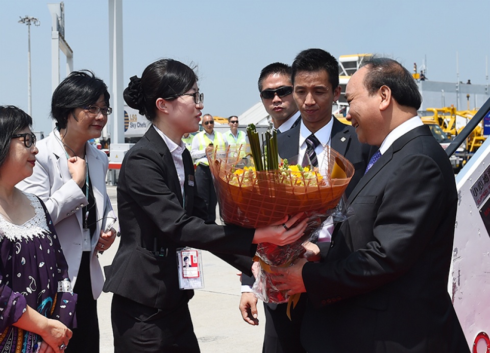 Thủ tướng Nguyễn Xuân Phúc rời Bắc Kinh tới Hong Kong