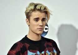 Không cần ra bài hát mới, Justin Bieber vẫn 'đút túi' 200 triệu USD nhờ bán bản quyền