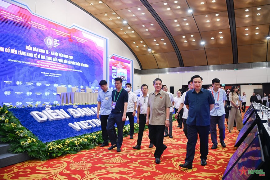 NA Chairman inspects preparations for Vietnam Socio-Economic Forum 2022