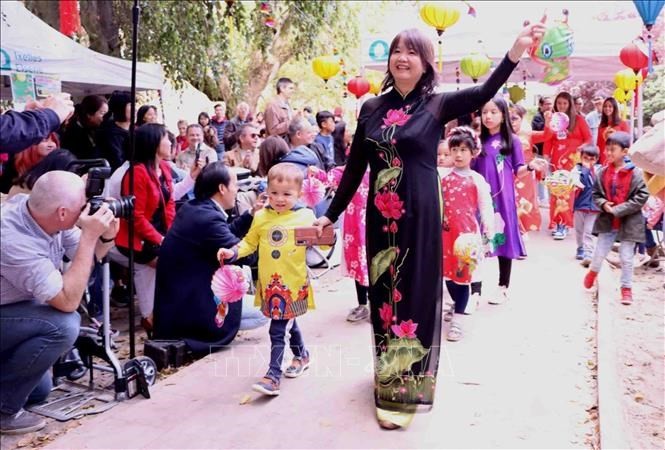 Vietnamese family festival held in Belgium. (Photo: tapchimattran)