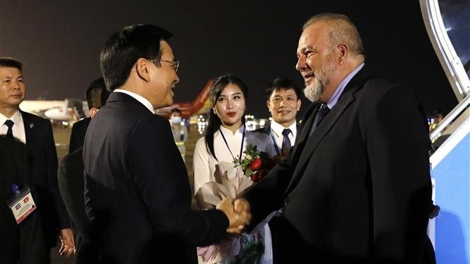 Thủ tướng Cuba đến Hà Nội, bắt đầu chuyến thăm hữu nghị chính thức Việt Nam