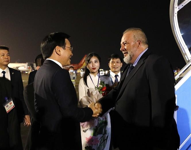 Thủ tướng Cuba đến Hà Nội, bắt đầu chuyến thăm hữu nghị chính thức Việt Nam