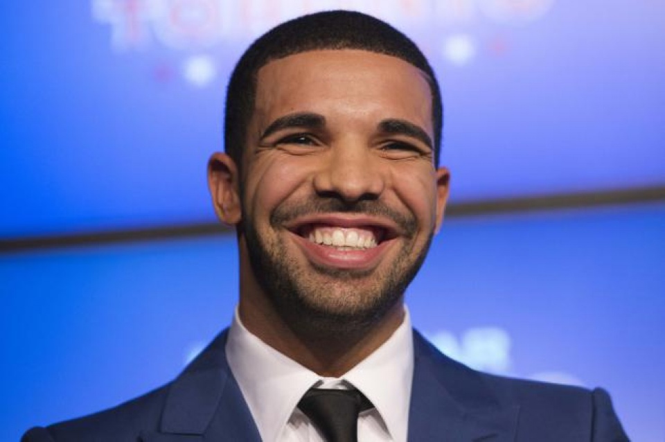 Rapper Drake vượt qua kỷ lục của ông hoàng Michael Jackson