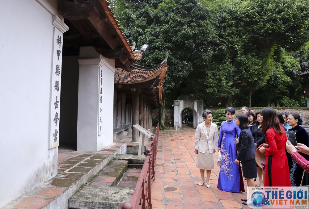 phu nhan thu tuong nhat ban tham van mieu quoc tu giam