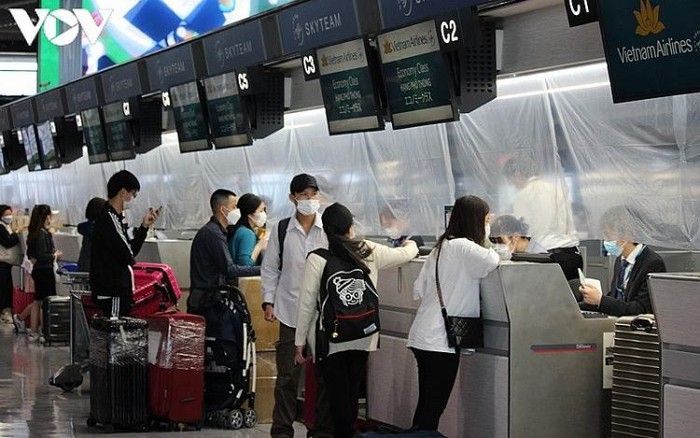 Vietnam, Japan to lift mandatory quarantine for short-term entrants next month