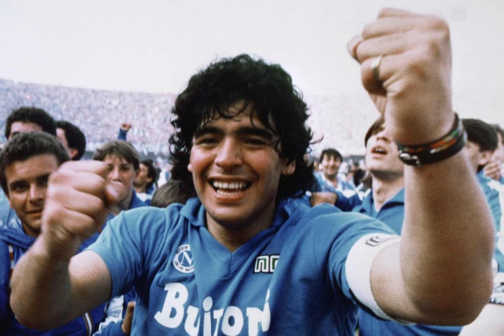 Cuộc đời và sự nghiệp đầy màu sắc của Maradona qua ảnh