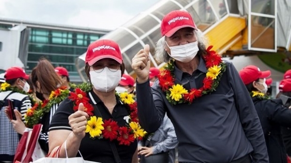 Kien Giang province welcomes first foreign tourists to Phu Quoc resort island