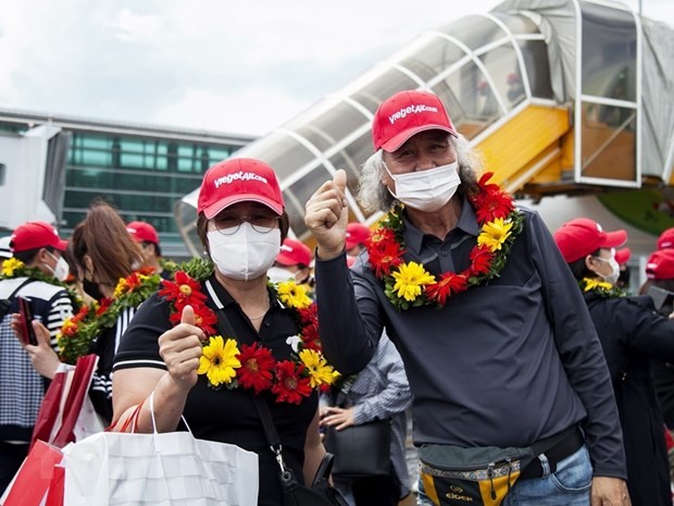 Kien Giang province welcomes first foreign tourists to Phu Quoc resort island