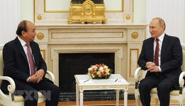 Vietnamese President Nguyen Xuan Phuc (L) and his Russian counterpart Vladimir Vladimirovich Putin meet in Moscow on November 30 (Photo: VNA)