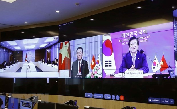 NA Chairman Vuong Dinh Hue and NA Speaker of the RoK Park Byeong-seug join virtual talks. (Photo: VNA)