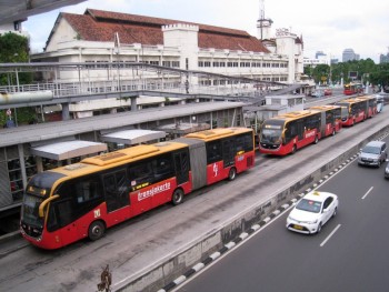 Xe bus nhanh: Giải pháp hữu hiệu cho giao thông ở Jakarta