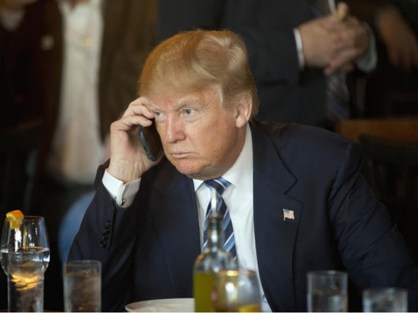 Sau nhậm chức, Tổng thống Donald Trump dùng điện thoại gì?