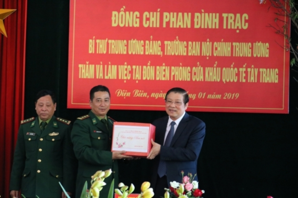 truong ban noi chinh trung uong tham chuc tet tai tinh dien bien