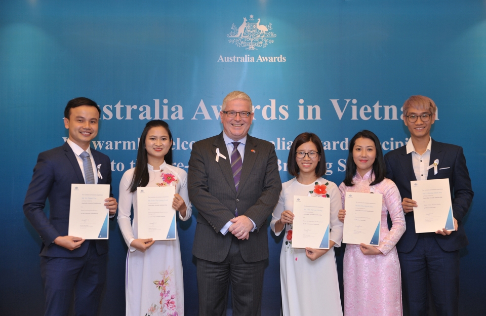 khoi dong hoc bong chinh phu australia nam 2019