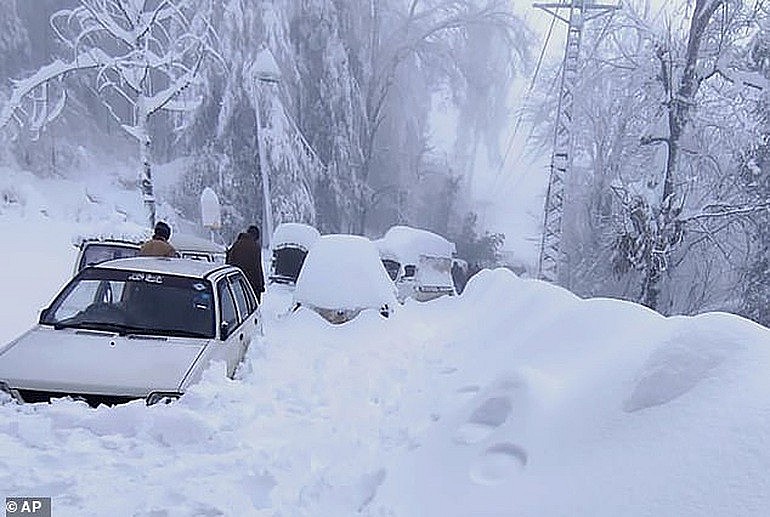 Pakistan: Săn cảnh tuyết rơi, 21 người chết cóng thương tâm