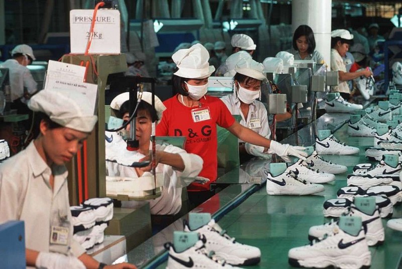 Nike, Adidas 'chuộng' Việt Nam hơn Trung Quốc