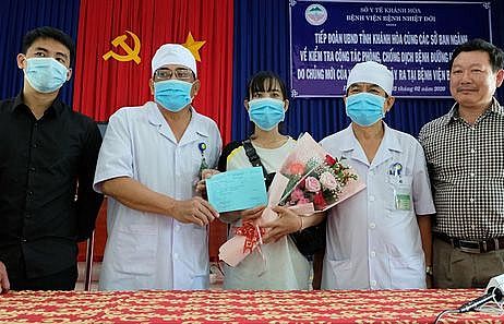 Virus corona tại Việt Nam: Thêm 3 bệnh nhân ra viện, 6 người được điều trị khỏi bệnh