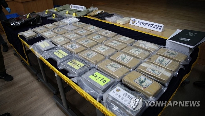 Cảnh sát biển Hàn Quốc thu giữ một lượng ma túy lớn
