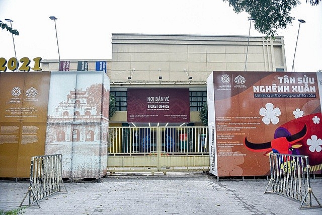 Loạt di tích nổi tiếng ở Hà Nội đóng cửa, du khách ngậm ngùi ngắm cảnh từ xa