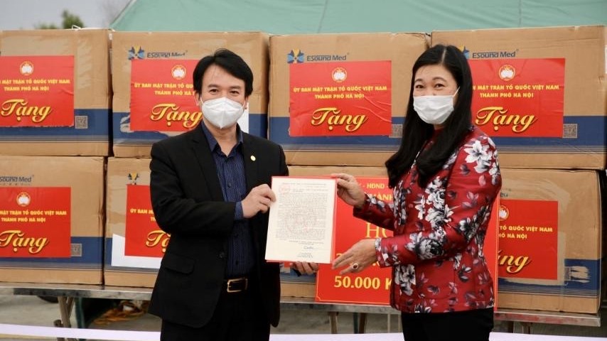 Hà Nội hỗ trợ 2 tỷ đồng, tặng 50.000 khẩu trang y tế giúp Hải Dương chống dịch