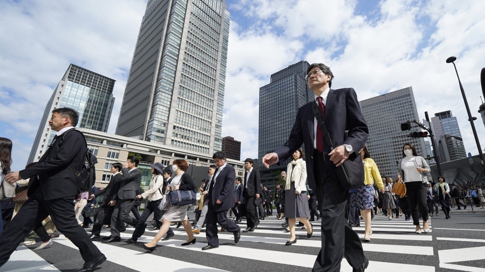 Vì sao người Nhật ngày càng 'nghèo đi'?
