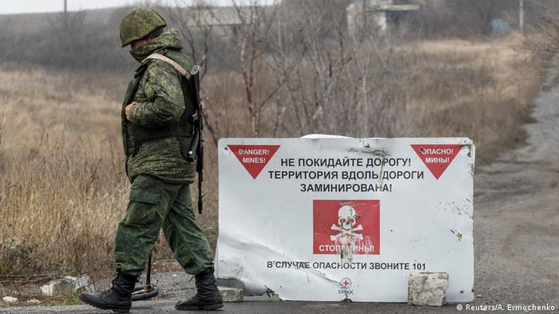 Tình hình leo thang nguy hiểm, Ukraine tạm đóng cửa một chốt kiểm soát ở Donbass