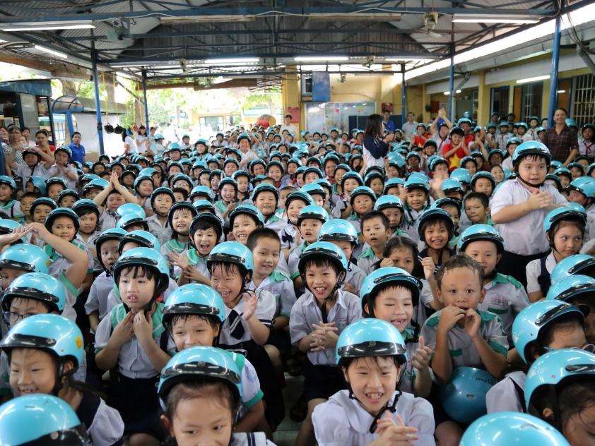 Gần 600 học sinh hưởng ứng dự án “Mũ bảo hiểm đạt chuẩn cho gia đình”