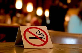 Chính phủ Nhật Bản thúc đẩy dự luật nói "không" với thuốc lá