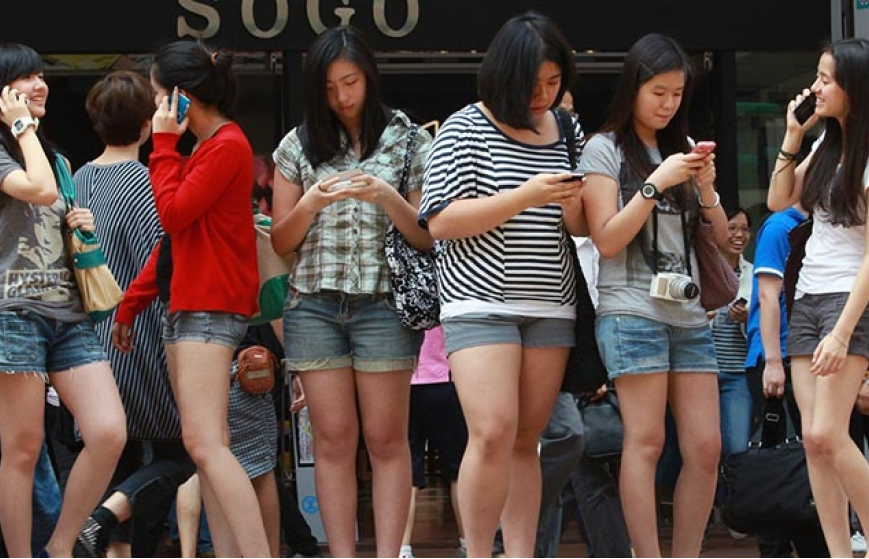 Giới trẻ Trung Quốc chi bộn tiền để nhận lời khen ảo trên mạng