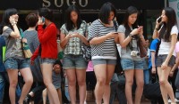 Giới trẻ Trung Quốc chi bộn tiền để nhận lời khen ảo trên mạng