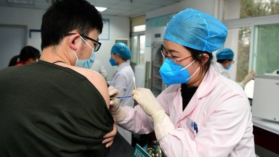 Trung Quốc: Bùng nổ tranh cãi về việc ưu ái người tiêm vaccine Covid-19 'Made in China'