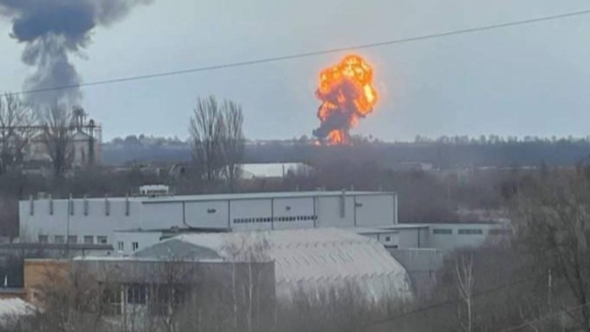 Không kích dữ dội, sân bay dân sự của Ukraine hoàn toàn bị phá hủy